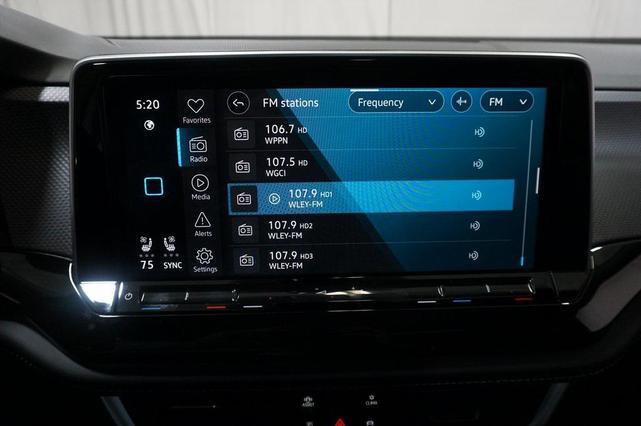 Photo of 2025 Opal White Volkswagen Atlas Cross Sport