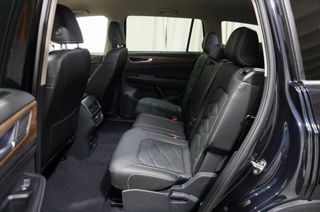 Photo of 2025 Deep Black Pearl Volkswagen Atlas