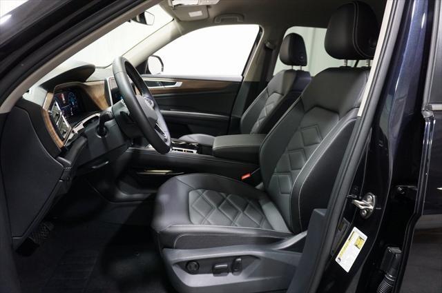Photo of 2025 Deep Black Pearl Volkswagen Atlas