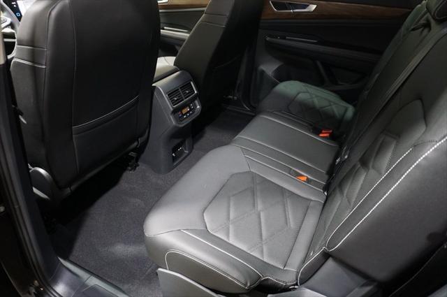 Photo of 2025 Deep Black Pearl Volkswagen Atlas