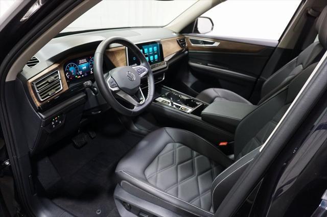 Photo of 2025 Deep Black Pearl Volkswagen Atlas
