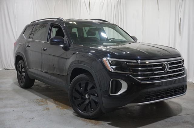 Photo of 2025 Deep Black Pearl Volkswagen Atlas