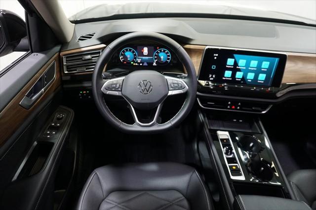 Photo of 2025 Deep Black Pearl Volkswagen Atlas