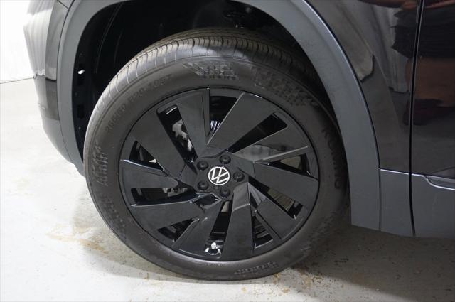 Photo of 2025 Deep Black Pearl Volkswagen Atlas