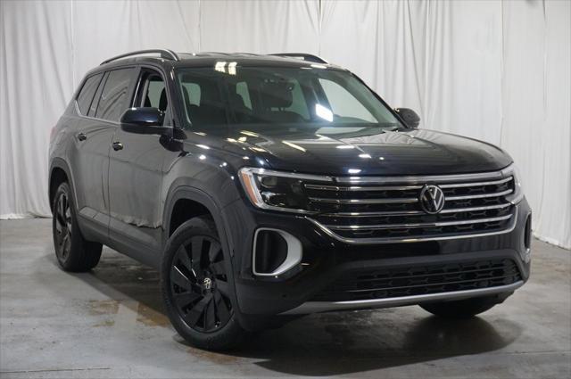 Photo of 2025 Deep Black Pearl Volkswagen Atlas