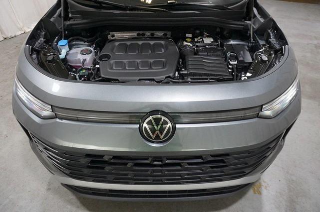 Photo of 2025 Platinum Gray Volkswagen Tiguan