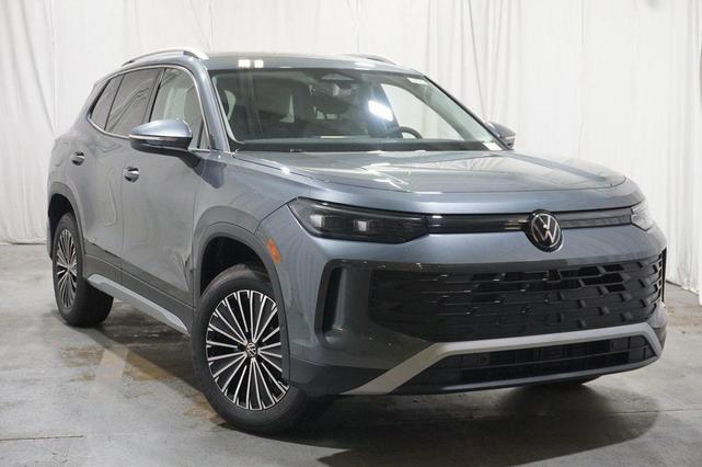 Photo of 2025 Platinum Gray Volkswagen Tiguan