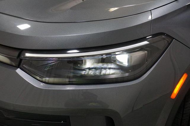 Photo of 2025 Platinum Gray Volkswagen Tiguan