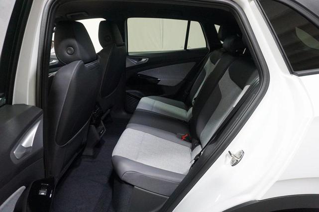 Photo of 2025 pure white Volkswagen ID.4