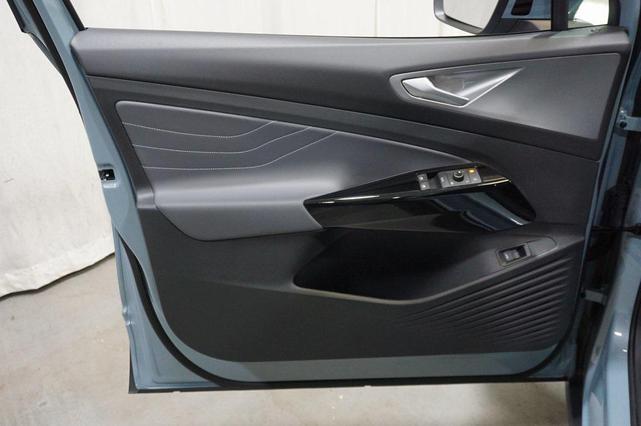 Photo of 2025 Arctic Blue Volkswagen ID.4