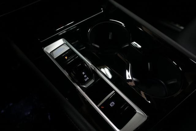Photo of 2025 Pure White Volkswagen Atlas
