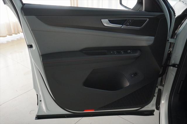 Photo of 2025 Pure White Volkswagen Atlas