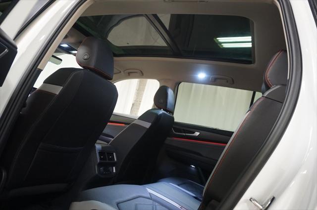 Photo of 2025 Pure White Volkswagen Atlas