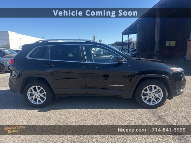 Photo of 2017 Diamond Black Jeep Cherokee