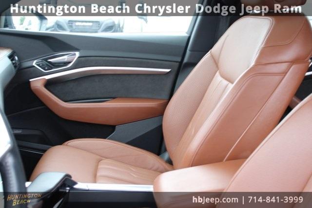 Photo of 2019 Mythos Black Metallic Audi e-tron