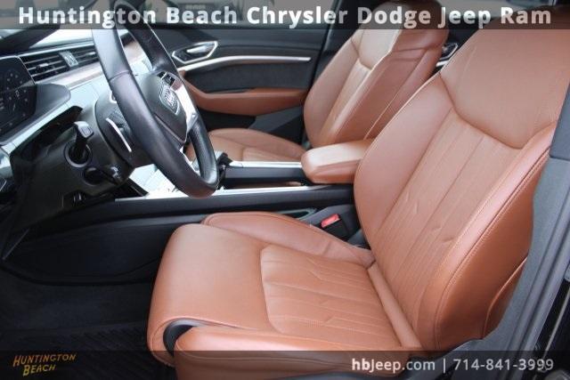Photo of 2019 Mythos Black Metallic Audi e-tron