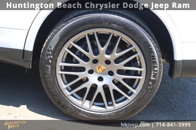 Photo of 2018 White Porsche Cayenne