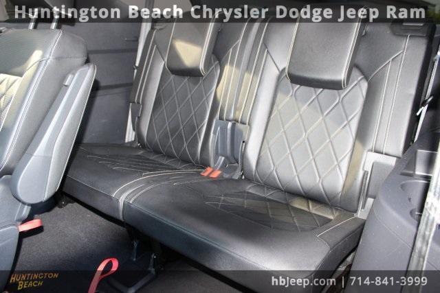 Photo of 2024 Deep Black Pearl Effect Volkswagen Atlas
