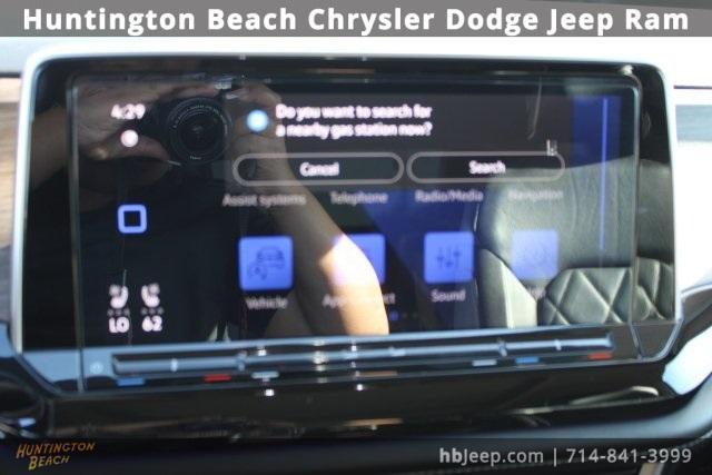Photo of 2024 Deep Black Pearl Effect Volkswagen Atlas