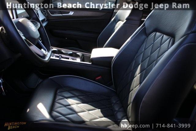 Photo of 2024 Deep Black Pearl Effect Volkswagen Atlas