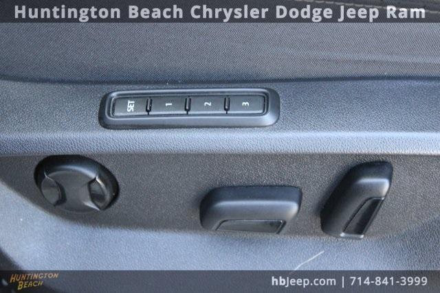 Photo of 2024 Deep Black Pearl Effect Volkswagen Atlas