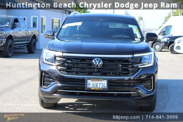 Photo of 2024 Deep Black Pearl Effect Volkswagen Atlas
