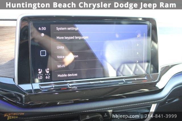 Photo of 2024 Deep Black Pearl Effect Volkswagen Atlas