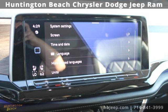 Photo of 2024 Deep Black Pearl Effect Volkswagen Atlas