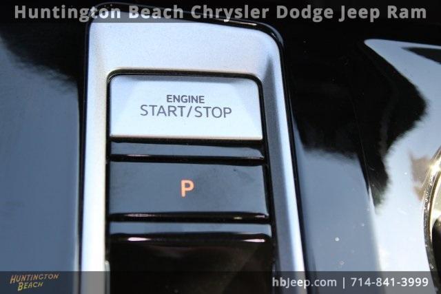 Photo of 2024 Deep Black Pearl Effect Volkswagen Atlas