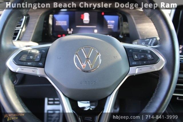 Photo of 2024 Deep Black Pearl Effect Volkswagen Atlas