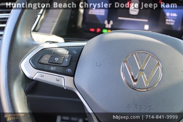 Photo of 2024 Deep Black Pearl Effect Volkswagen Atlas