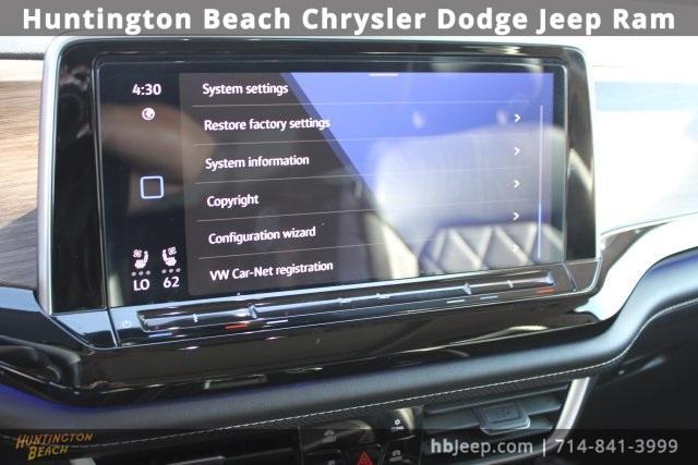 Photo of 2024 Deep Black Pearl Effect Volkswagen Atlas