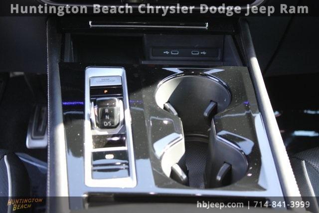 Photo of 2024 Deep Black Pearl Effect Volkswagen Atlas