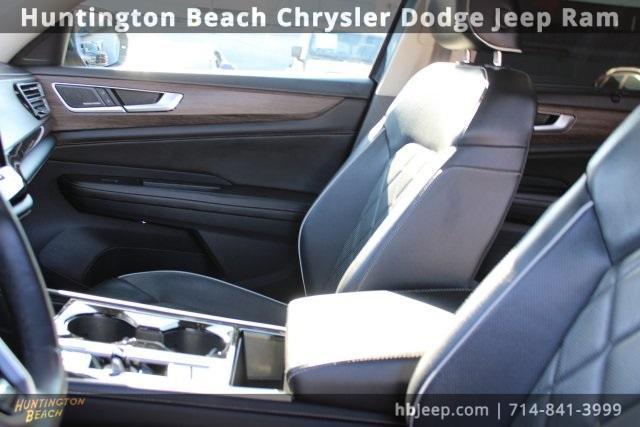 Photo of 2024 Deep Black Pearl Effect Volkswagen Atlas