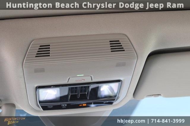 Photo of 2024 Deep Black Pearl Effect Volkswagen Atlas