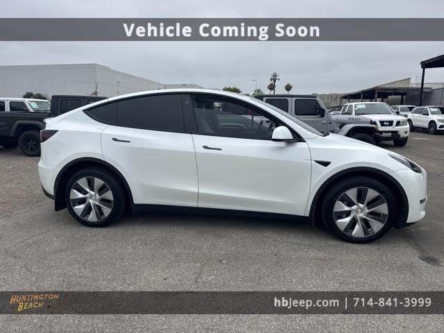 Photo of 2023 Pearl White Multi Tesla Model Y