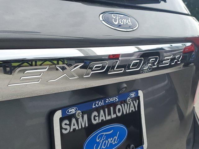 Photo of 2023 Carbonized Gray Metallic Ford Explorer