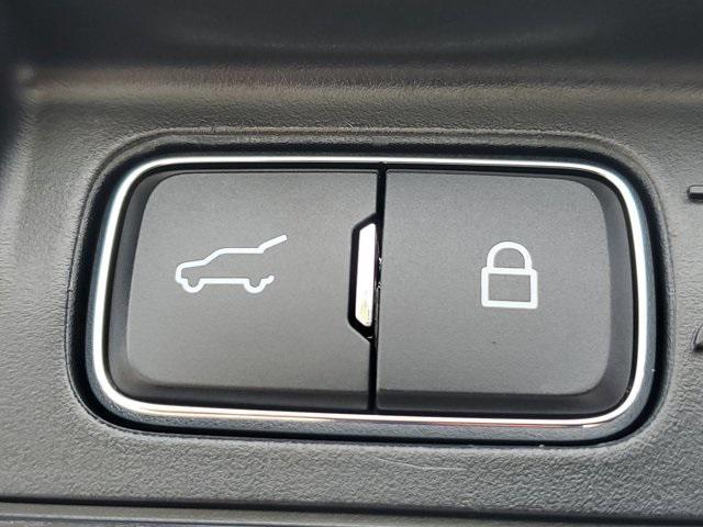 Photo of 2023 Carbonized Gray Metallic Ford Explorer
