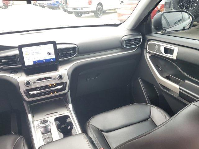 Photo of 2023 Carbonized Gray Metallic Ford Explorer