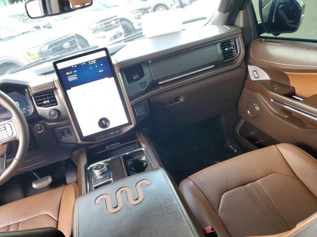 Photo of 2023 Agate Black Metallic Ford Expedition