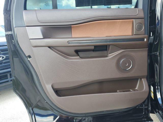 Photo of 2023 Agate Black Metallic Ford Expedition