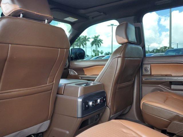 Photo of 2023 Agate Black Metallic Ford Expedition