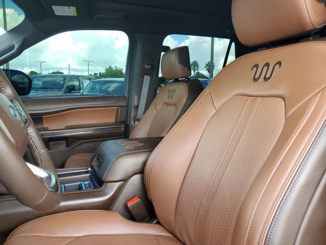 Photo of 2023 Agate Black Metallic Ford Expedition