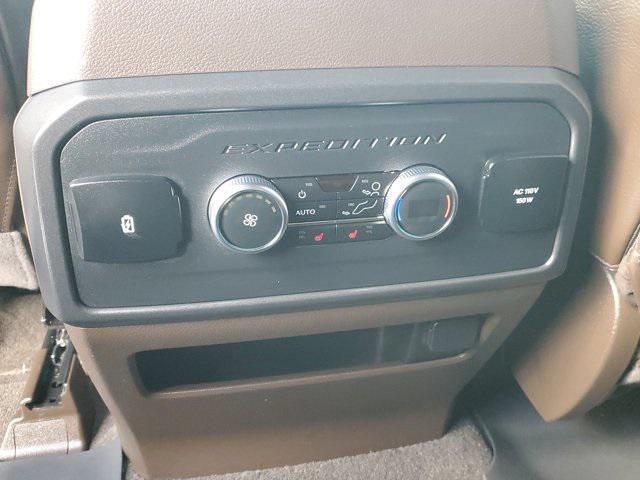 Photo of 2023 Agate Black Metallic Ford Expedition