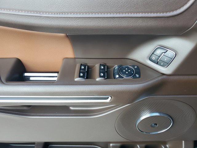 Photo of 2023 Agate Black Metallic Ford Expedition