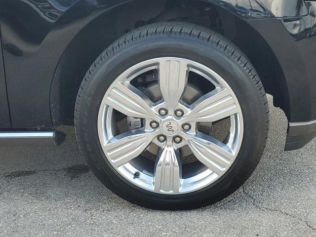 Photo of 2023 Agate Black Metallic Ford Expedition