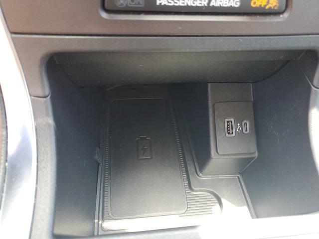 Photo of 2021 Blue Ford Edge