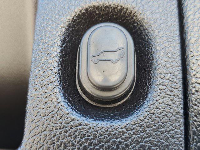 Photo of 2016 Light Steel Gray Metallic GMC Yukon