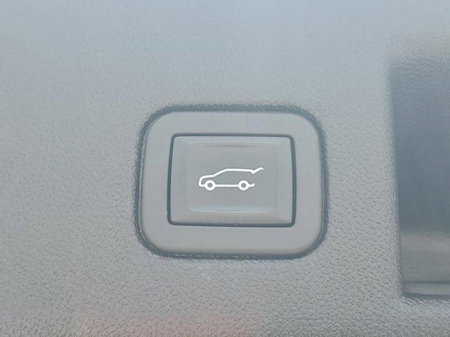 Photo of 2019 Iridescent Pearl Tricoat Chevrolet Equinox