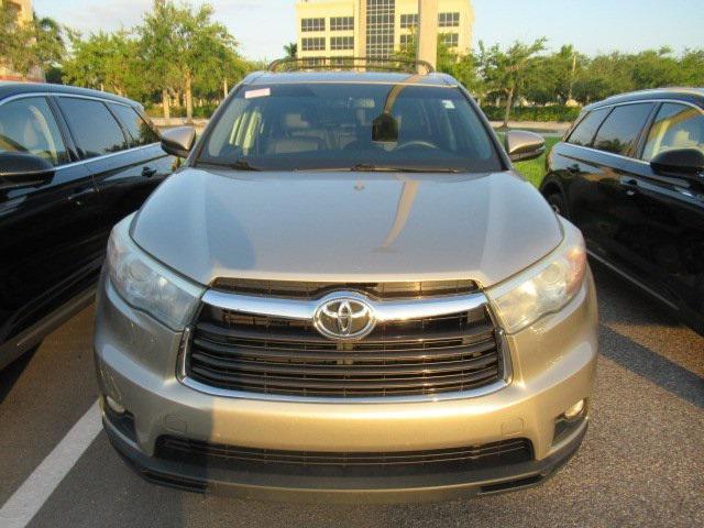 Photo of 2016 Creme Brulee Toyota Highlander